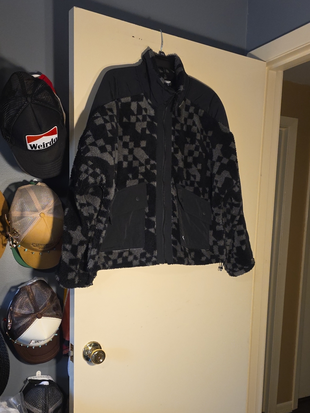 Joylab Black & Gray Patterned Fleece Jacket